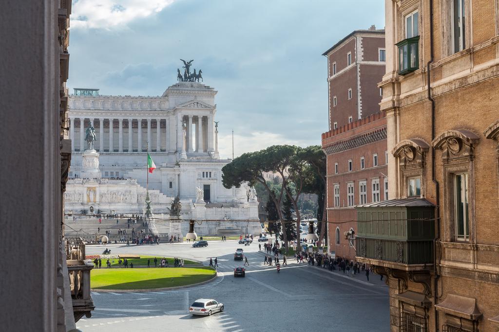 Amazing Suite Piazza Venezia Rome Exterior photo